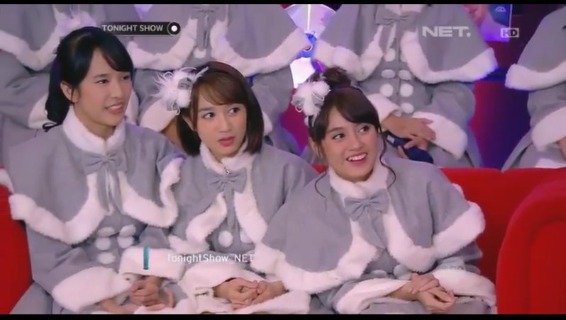 renihan97241697's tweet photo. Pick dek @nabilahJKT48 ka @veJKT48 moment yg di tunggu2 💙💚 #JKT48TonightShowNET https://t.co/YkJKoG3282