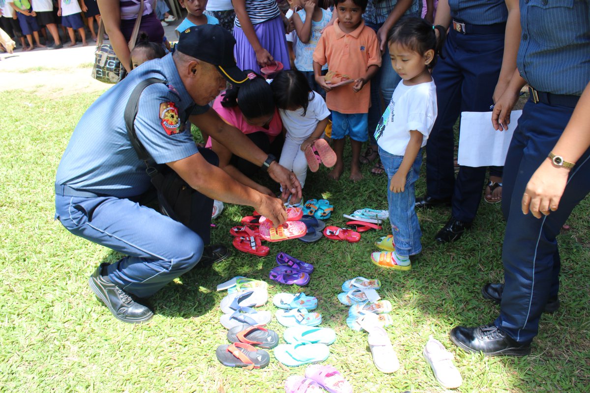MpsTubod's tweet photo. Alay sa Kapamilya Outreach Program at Patudan https://t.co/OcjFEu7GwD @RPCRDPRO10 @rpio_pro10 @pcr_ldnppo @PNPPRO10 https://t.co/ebuiSnsMVq