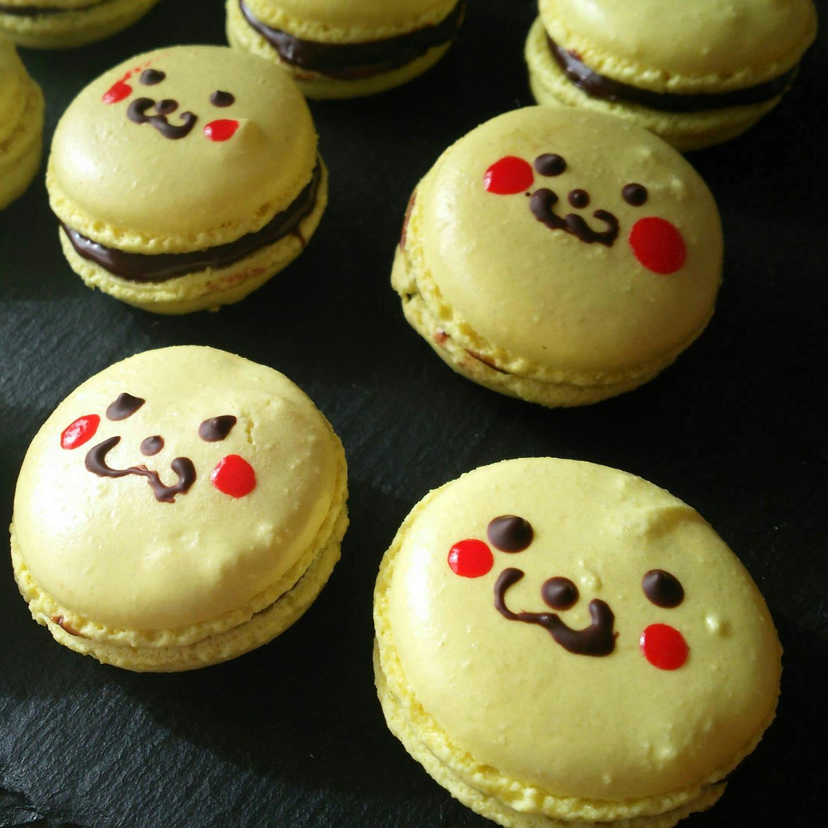 ふぁーたん Ar Twitter ピカチュウマカロン つるたんさん Mkn Mkn02 のポケモンマカロンがすごくかわいくて 見よう見まねでやってみた マカロンの質も画力も敵わなかった 改めて尊敬です お菓子作り お菓子作り好きな人と繋がりたい ポケモンスイーツ