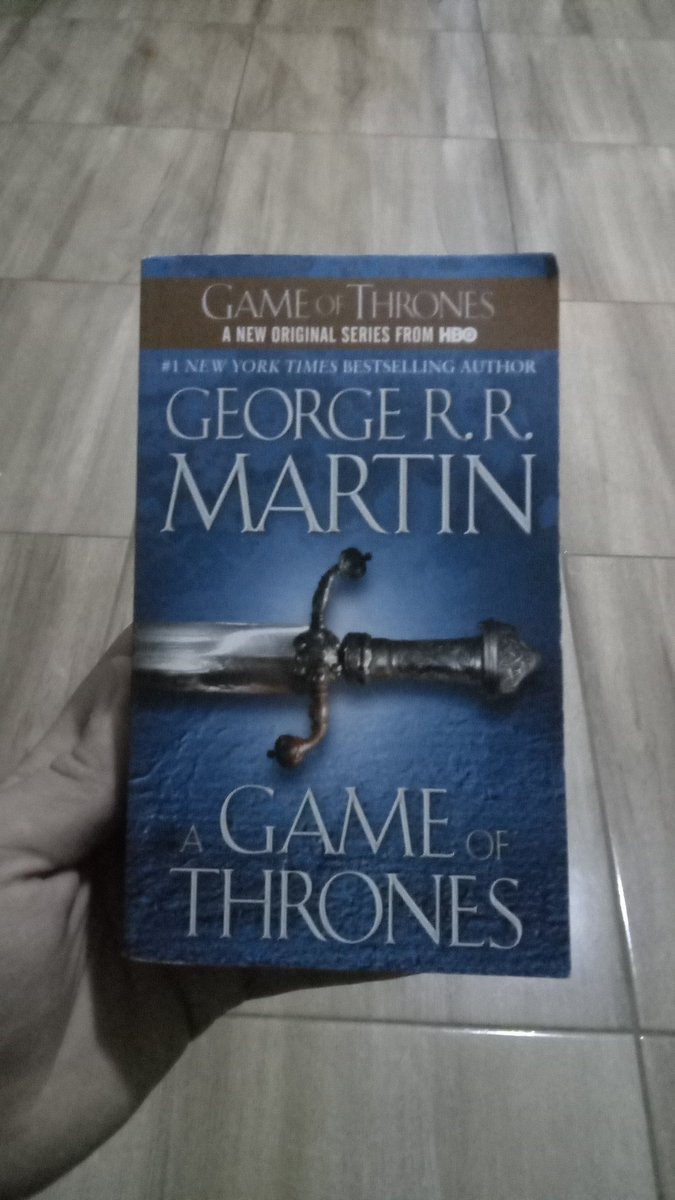 KesslerDC's tweet photo. Quero agradecer à @hey_mika e @carolmoreira3 por me darem o incetivo para começar a ler GoT ✌😁 #GoT #startingtoread https://t.co/vwBzITqSQd