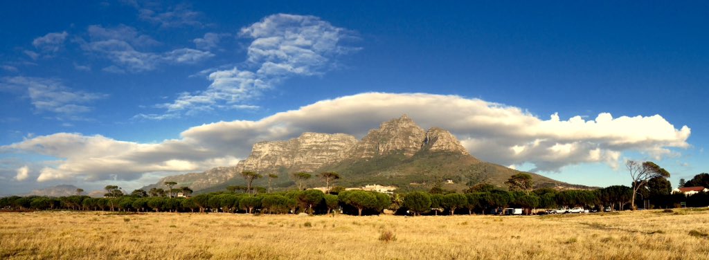Thefaircape's tweet photo. A gorgeous Friday mountain panorama. Cape Town, a great place to call home &amp; adventure on your doorstep. @CapeTownEtc https://t.co/99DeCSkCwb
