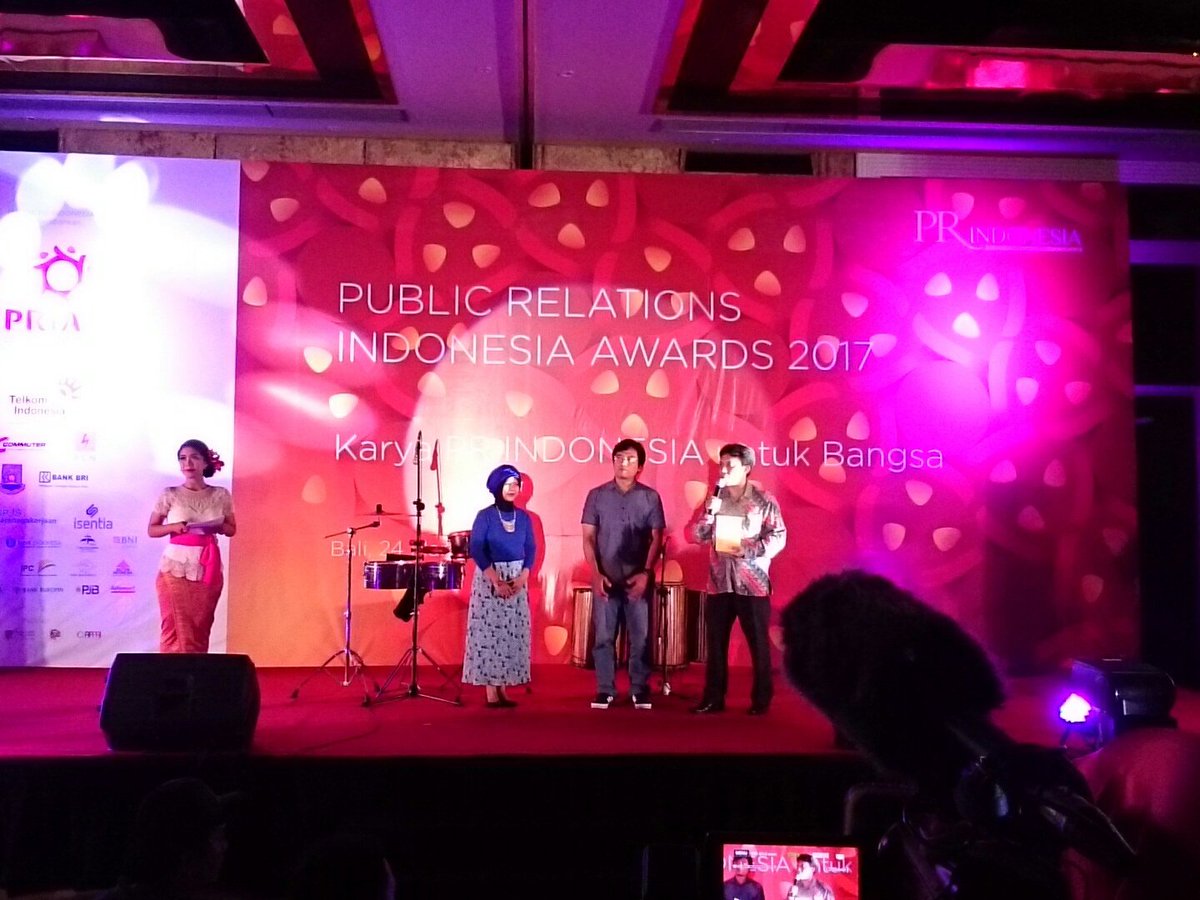 KementerianESDM's tweet photo. Di acara ini jg dilaunching buku "Reputasi yg Berkarakter" karya praktisi PR Indonesia #PRIA2017 #HumasESDM https://t.co/SXUQ3CA0aO