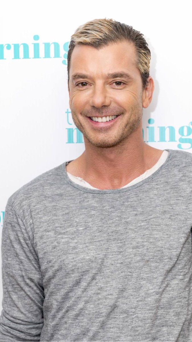 zombiekate2's tweet photo. @jimmyfallon it took me a minute to realize this is not you with blonde highlights #notjimmy #twinning #GavinRossdale https://t.co/1NonVZ8rLL