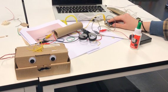 Ubrukelige roboter! Et tverrfaglig læringsopplegg med programmering av #microbit. Gøy og lærerikt for alle aldre. iktipraksis.iktsenteret.no/content/ubruke…