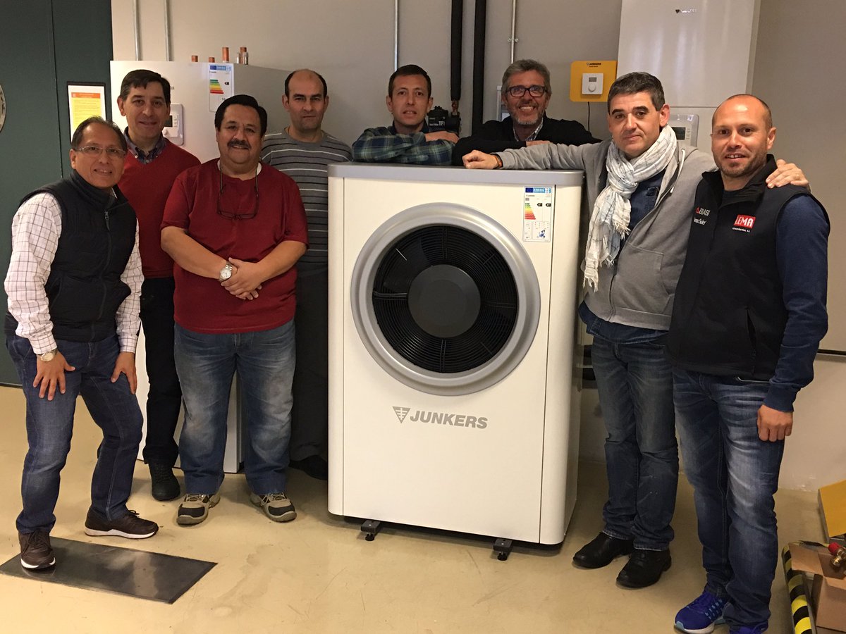 Junkers_Plus's tweet photo. JUNKERS, imparte curso especializado de AEROTERMIA. EUROGAS tlf 670788887. Asistimos al curso. AMPLIANDO EXPERIENCIA https://t.co/lY4pYbsCRc