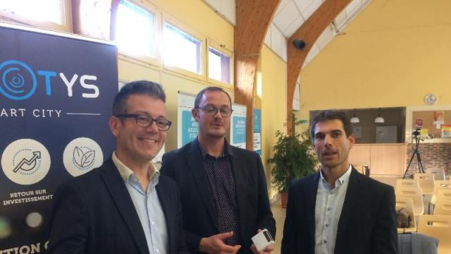 CrisalideEcoAct's tweet image. [Cérémonie @CrisalidEcoAct] M. Huaumé maire de #StSulpicelaFôret nous parlera de la + petite smart-city du monde! bit.ly/2nbpBan