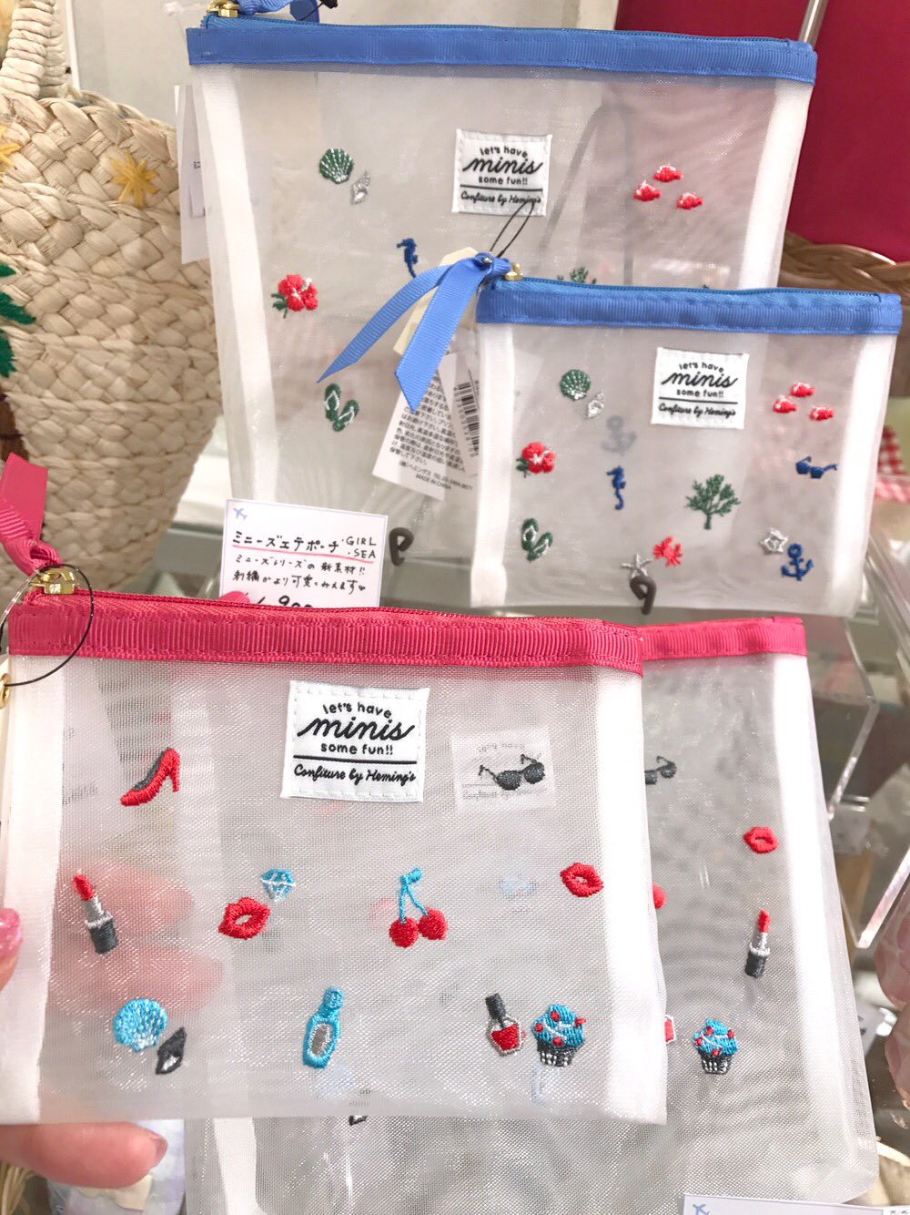 Twitter 上的 アリヴェデパール自由が丘店 店内には可愛いポーチも入荷しております こちらはギフトにも大人気 メッシュポーチで中が透けるのも 可愛いですよ 夏らしいモチーフの刺繍がアクセント 中身が見えるのはカバンの中の探し物が減るので便利
