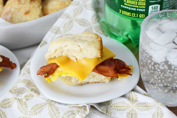 TheMomUnleashed's tweet photo. Yum! These 7UP Biscuits from @SavvySavingCoup look like a perfectly delicious way to start the day: https://t.co/4DWhzjgSKH #7Waysto7UP #ad https://t.co/BrLyPhetyO