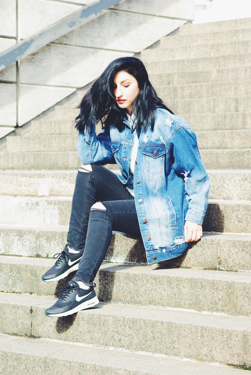 MihabalanCom's tweet image. My new Love for this spring. this Oversized Denim jacket from @Forever21 ❤️, check how I styled it..mihabalan.com/2017/03/24/ove… #myawesomeblog