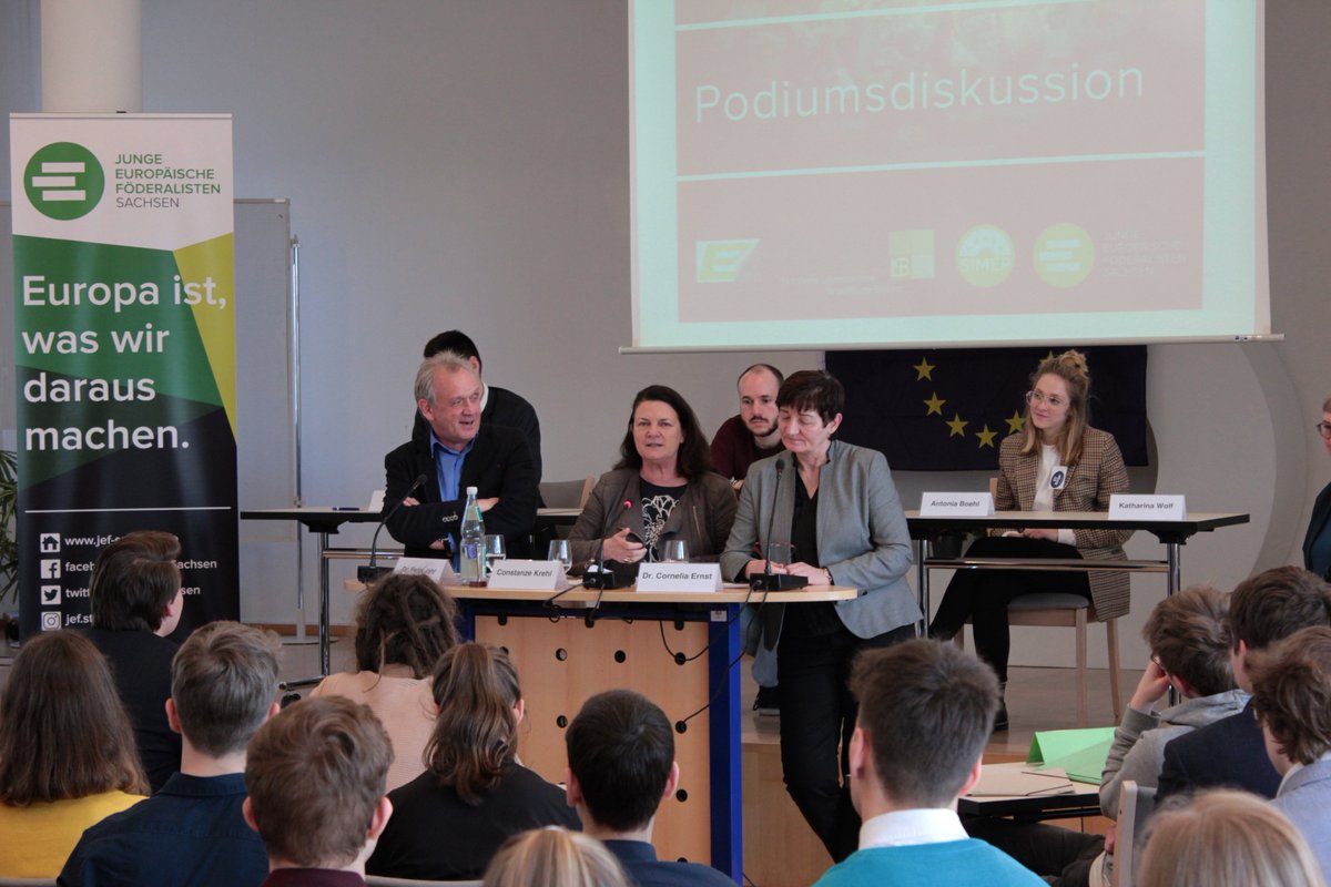 Heute sind die MdEPs <a href="/peter_jahr/">Peter Jahr</a>, <a href="/ConstanzeKrehl/">ConstanzeKrehl</a>, <a href="/ErnstCornelia/">Cornelia Ernst</a> mal EU-Bürger*innen und befragen unsere  #SimEP2k17-Abgeordneten! #JEF