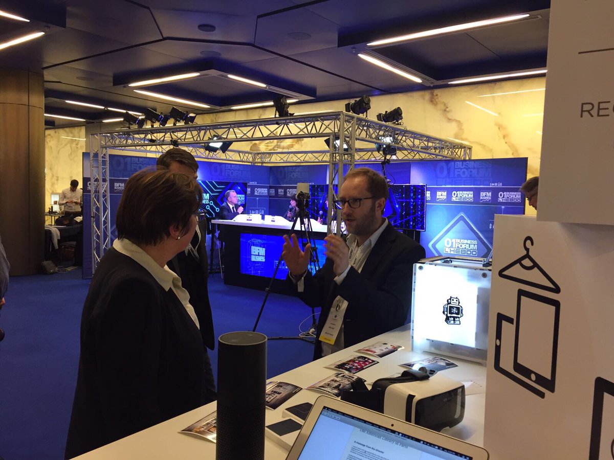 Introducing #digitalretail solutions to french secretary of state <a href="/MartinePinville/">Martine Pinville</a>. #bryanthings #EC1to1 #monaco