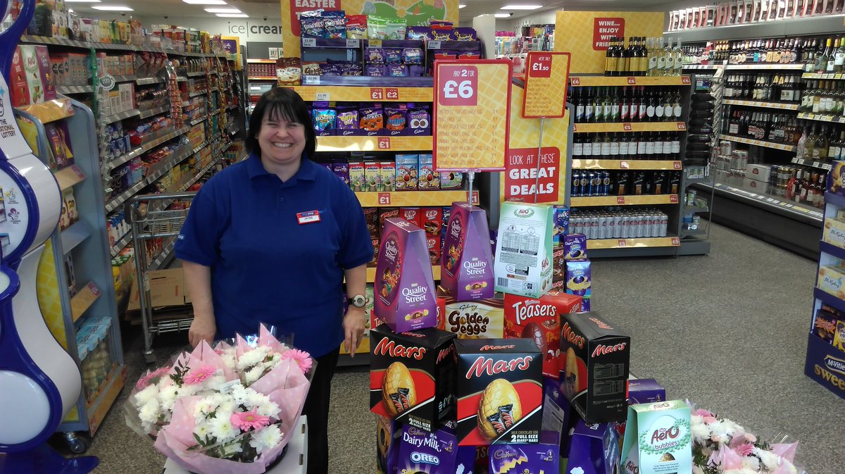 MarchHare6's tweet photo. Lovely seeing Jayne and Team County Road, Hull today #dreamteam #onestopstores https://t.co/8l1ZxIFvd9