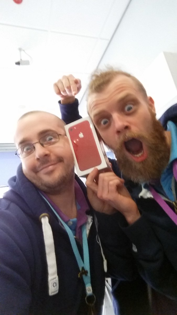CelfoneTrading's tweet image. We got ours #iPhoneRed . Pop in store today for a browse and a wows #o2Boston