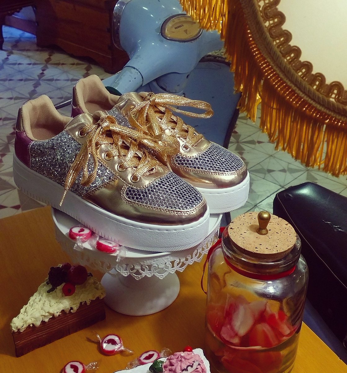 BotonChic's tweet photo. Totalmente apetecibles! Nuevas #sneakers #brillante #zapatillas #moda #tendencias #primavera #botonchic https://t.co/3VSHiSA31h