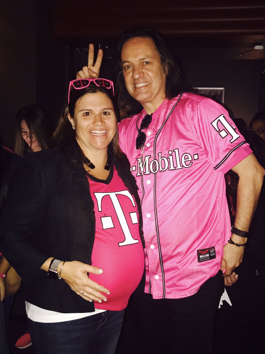 irenedowning's tweet photo. It was awesome to meet @JohnLegere yesterday! Best CEO Ever! #WeWontStop #BeScaredStooges #WeAddYouLose #MyCeoIsBetterThanYours @m_wan4life https://t.co/fZXSy0aTRU