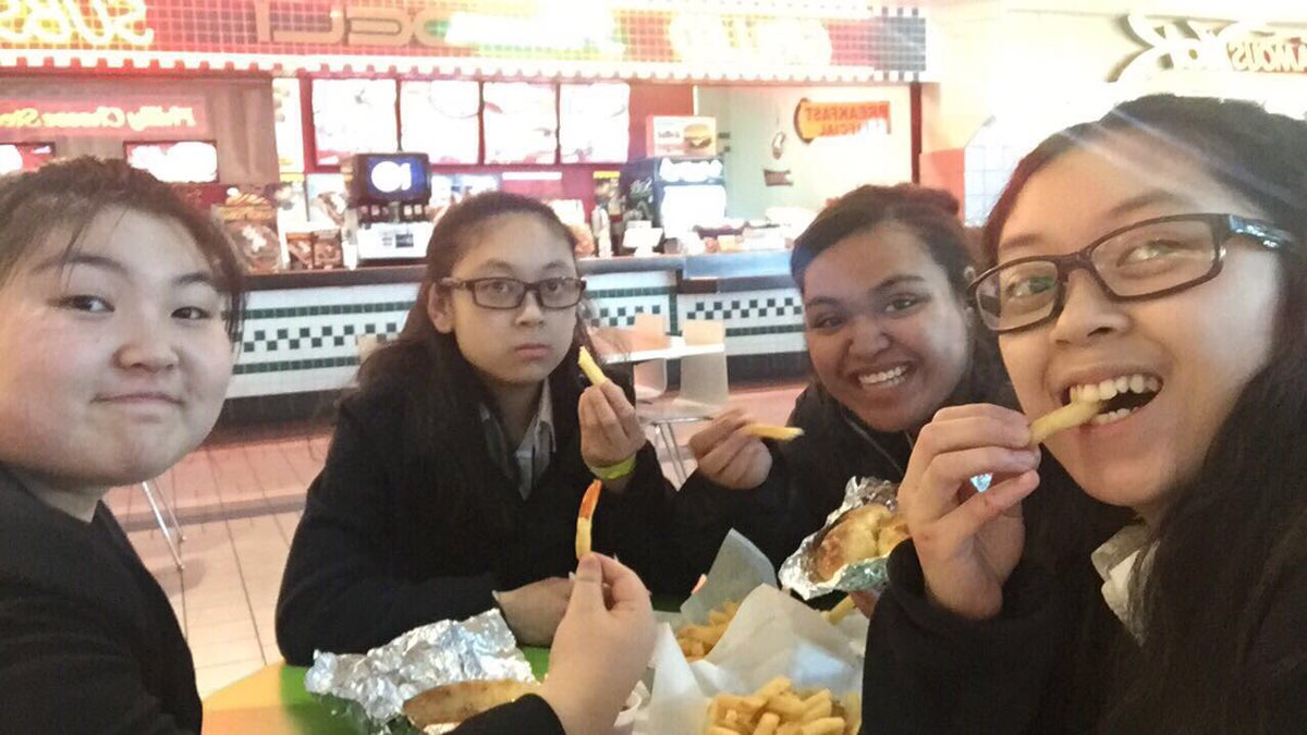 AnnAnn907's tweet photo. Lunch with them π #CTSO2017 https://t.co/rmdWGJLaHd