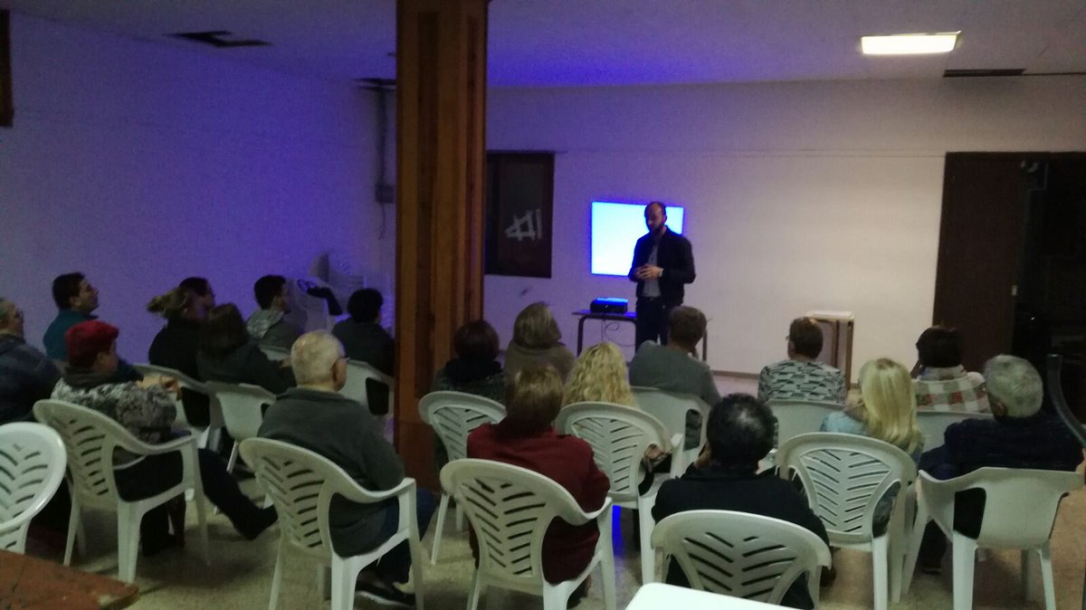 Jrlabogado's tweet photo. Charla en la Asociación Vecinal Jeriguilla sobre Cláusulas Suelo y el Real Decreto 1/2017. Los derechos de la ciudadanía. #abogadotenerife https://t.co/nMKMdSIB4b