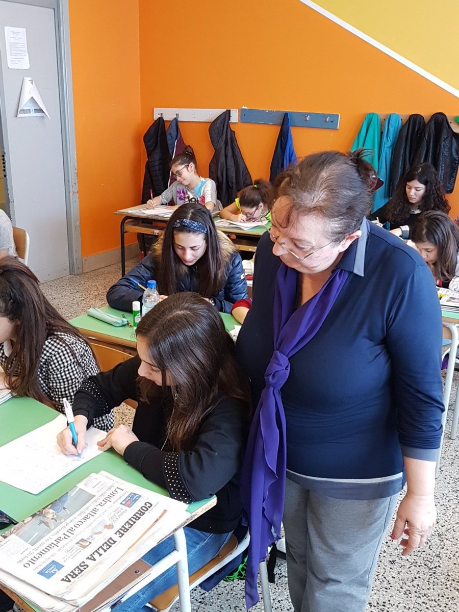 biblioitilibr's tweet photo. Settimana per la cultura. Oggi con @RosaritaBerardi e @kkkmarano a IC Zumbini #Cosenza laboratorio #scrittura creativa. #vendesiarcobaleno https://t.co/ibwUN133Yn