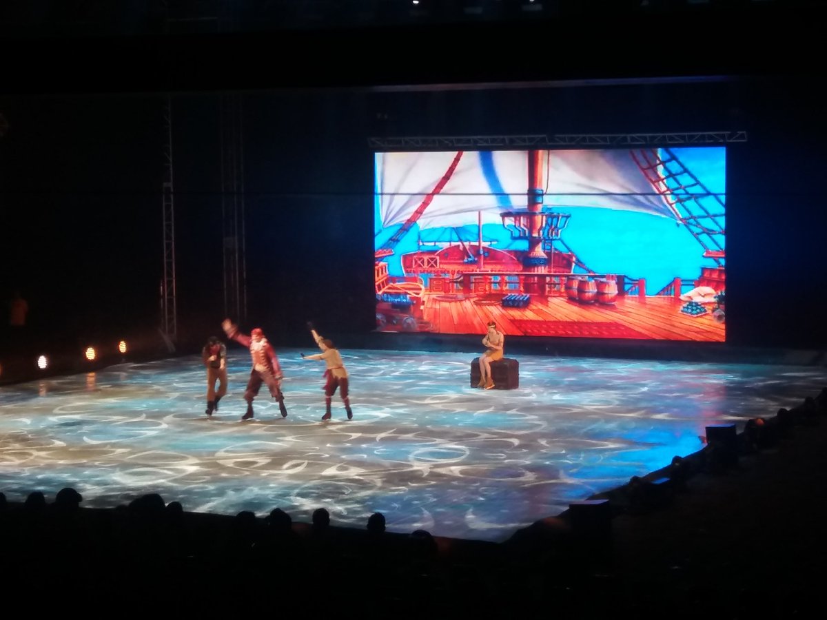 Nggak ketinggalan, Captain Hook juga ikut beraksi di #GADISPeterPanOnIceJkt, lho! <a href="/PeterPanJKT/">Peter Pan On Ice JKT</a>