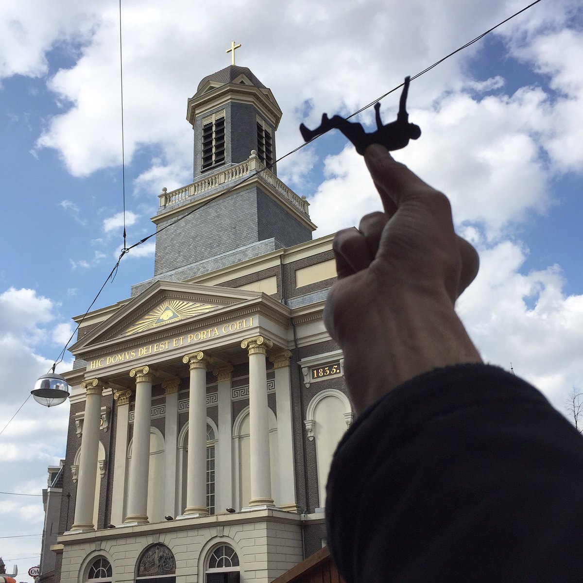 A Great Obstacle With A Nice View in Leiden-City (#Holland)! Here you see the Catholic Hartebrug Church.

#leiden #obstaclerun #papercut