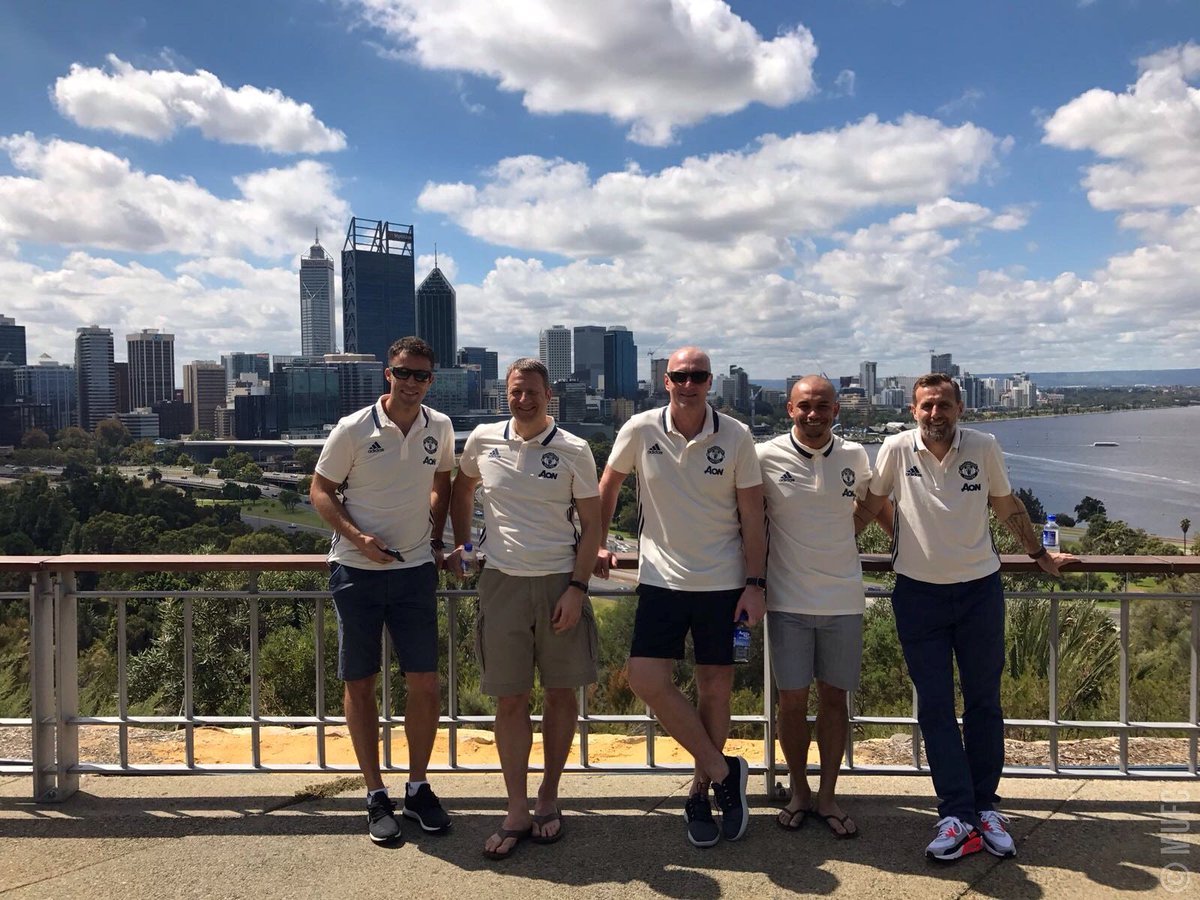ManUtd's tweet photo. The #MUFC Legends have been visiting youngsters at the Princess Margaret Hospital in Perth and exploring the local sights. #LegendsDownUnder https://t.co/VcqFKpEuD8