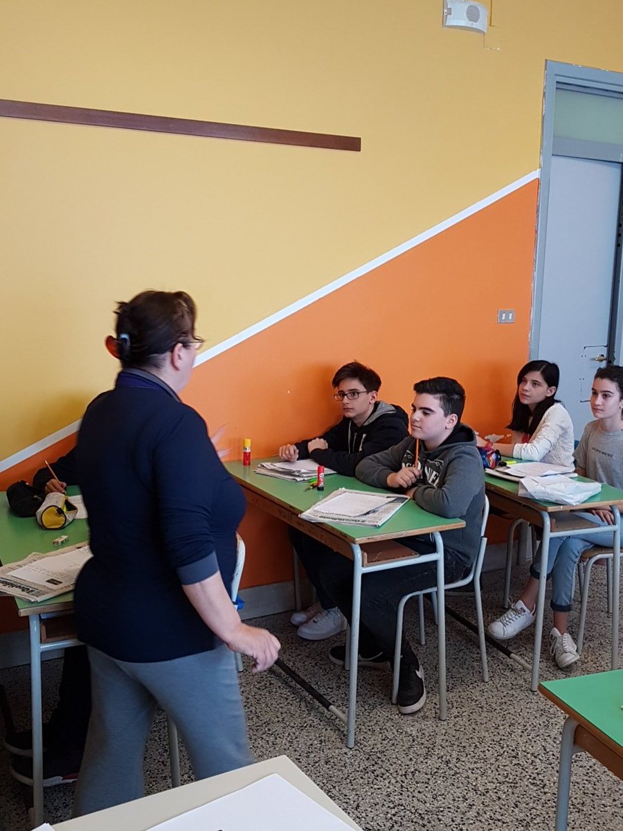 biblioitilibr's tweet photo. Settimana per la cultura. Oggi con @RosaritaBerardi e @kkkmarano a IC Zumbini #Cosenza laboratorio #scrittura creativa. #vendesiarcobaleno https://t.co/ibwUN133Yn