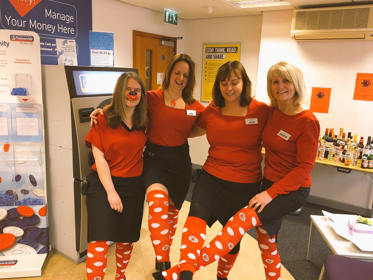 Favalli05's tweet photo. Scenes in #Witney for #RedNoseDay @pia_sullivan @AlysonJohnsto16 @NBSSouthernEng #squadgoals #LegsEleven 🤓🤡 https://t.co/YfqTtV4ZjB