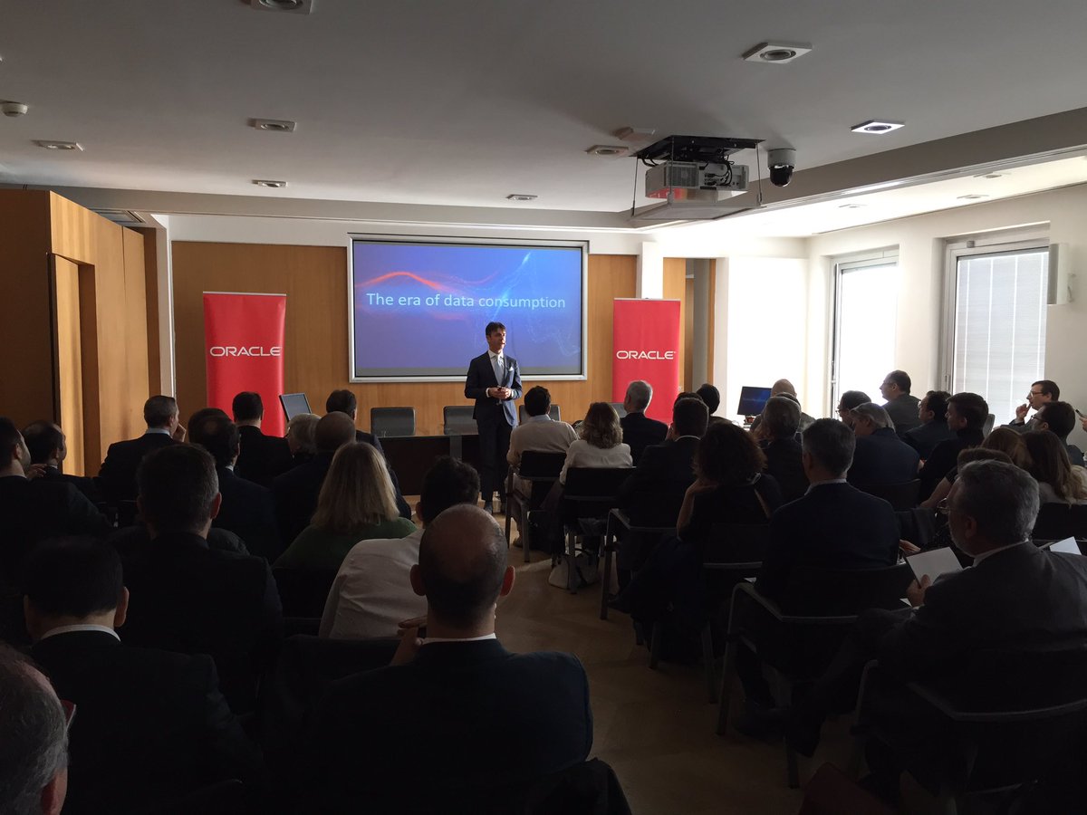 RizzardiElena's tweet image. #RoadToBigData Roma @maioste dà il benvenuto in questo splendido scenario #DataConsumption #BigData