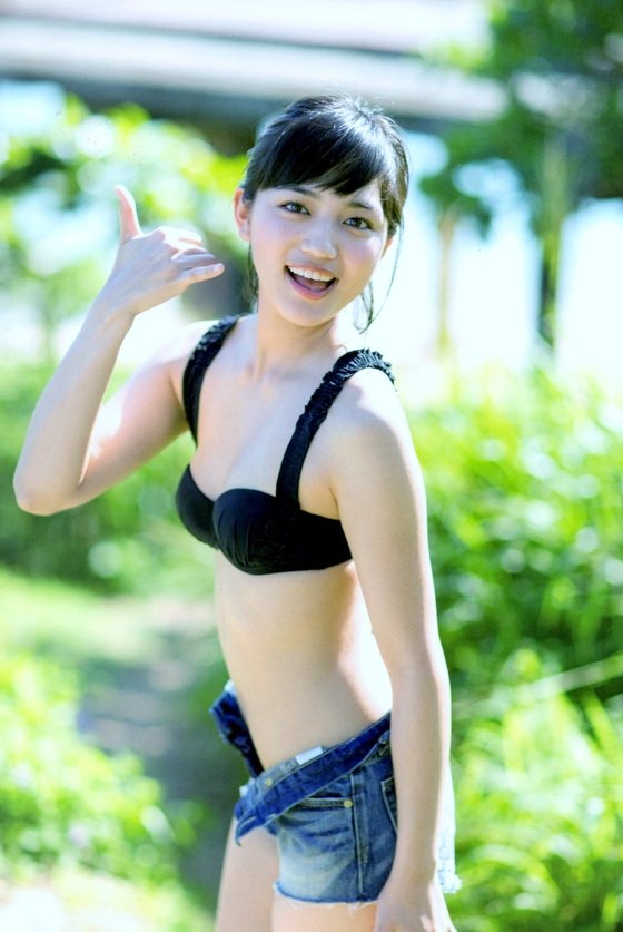 さくら 山賀琴子ちゃん 川口春奈ちゃんに似てるってことに気づいてからもう似すぎて似すぎて 画像を見比べてはやっぱり ってなってる これは川口春奈ちゃんだけど 前髪がパツッてなってて人中短いと４枚目とか特に似てるように見える