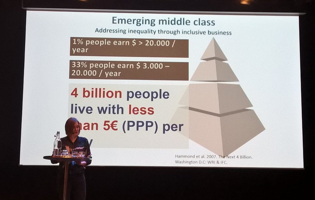 LeenaLmaa's tweet photo. #populismi syntyy epäoikeudenmukaisuuden tunteesta, sanoo @SaraLindeman #otasuunta -tilaisuudessa. https://t.co/sROhHZVVHK