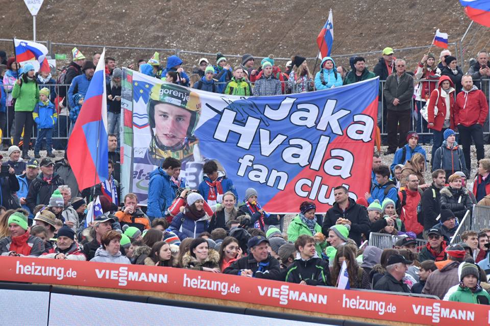 HvalaJaka's tweet photo. Thursday moments in Planica with best fans! @OCPlanica @SloskiSZS  Foto: Soto https://t.co/AZSX24PqWk