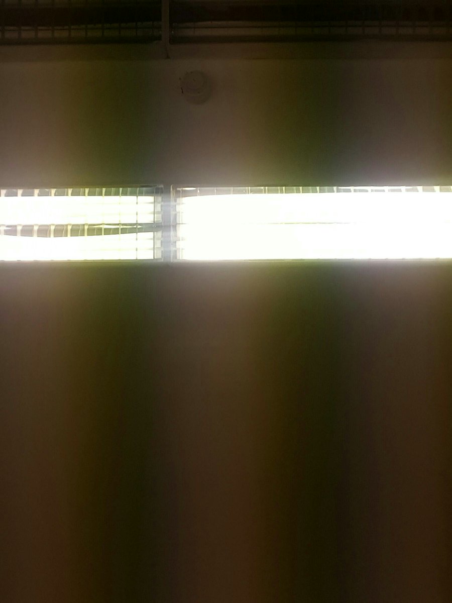 AD6023DNET1's tweet image. This person stole a red VW Golf. Registration is 01 C 12345.