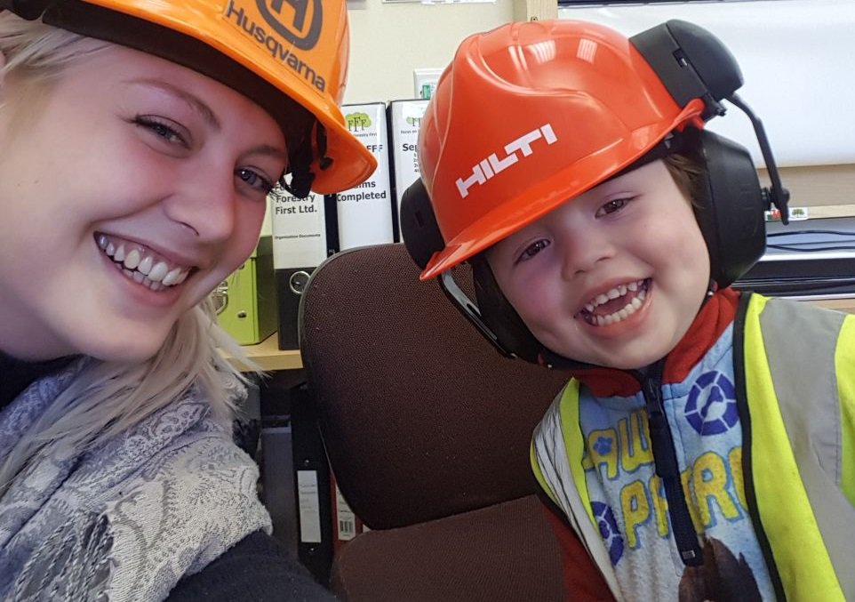 FocusOnForestry's tweet image. This little helper brings his own PPE ! @mwmacltd 
#trainingforprofessionals
