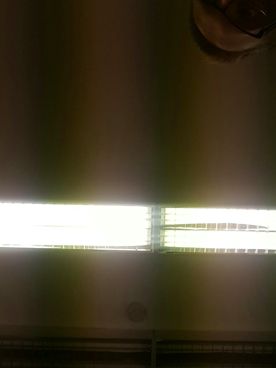 AD6023DNET1's tweet image. This person stole a red VW Golf. Registration is 01 C 12345.