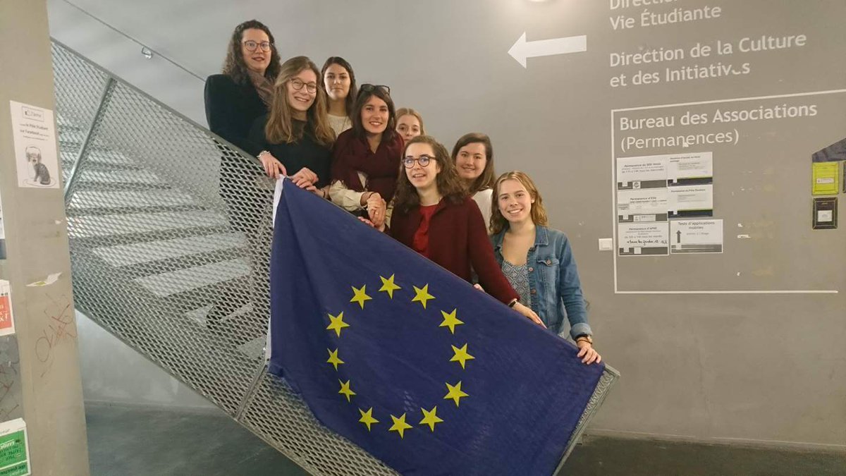 CyberSimuPETCH's tweet photo. Hereux d'annoncer la reprise de la coopération entre le groupe de Visegrád @CyberSimuPEPO @CyberSimuPESK @CyberSimuPEHO https://t.co/VuV8BUqB3I