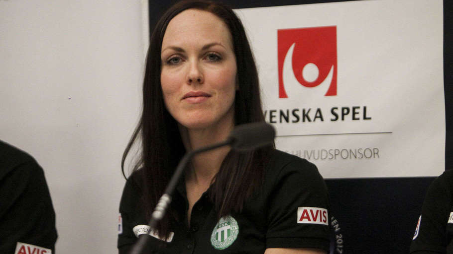 (+) Trotjänaren Malin Hedfors får äntligen vara på toppen: "Som natt och dag". bandypuls.se/bandy/elitseri… #svbandy #bandypuls