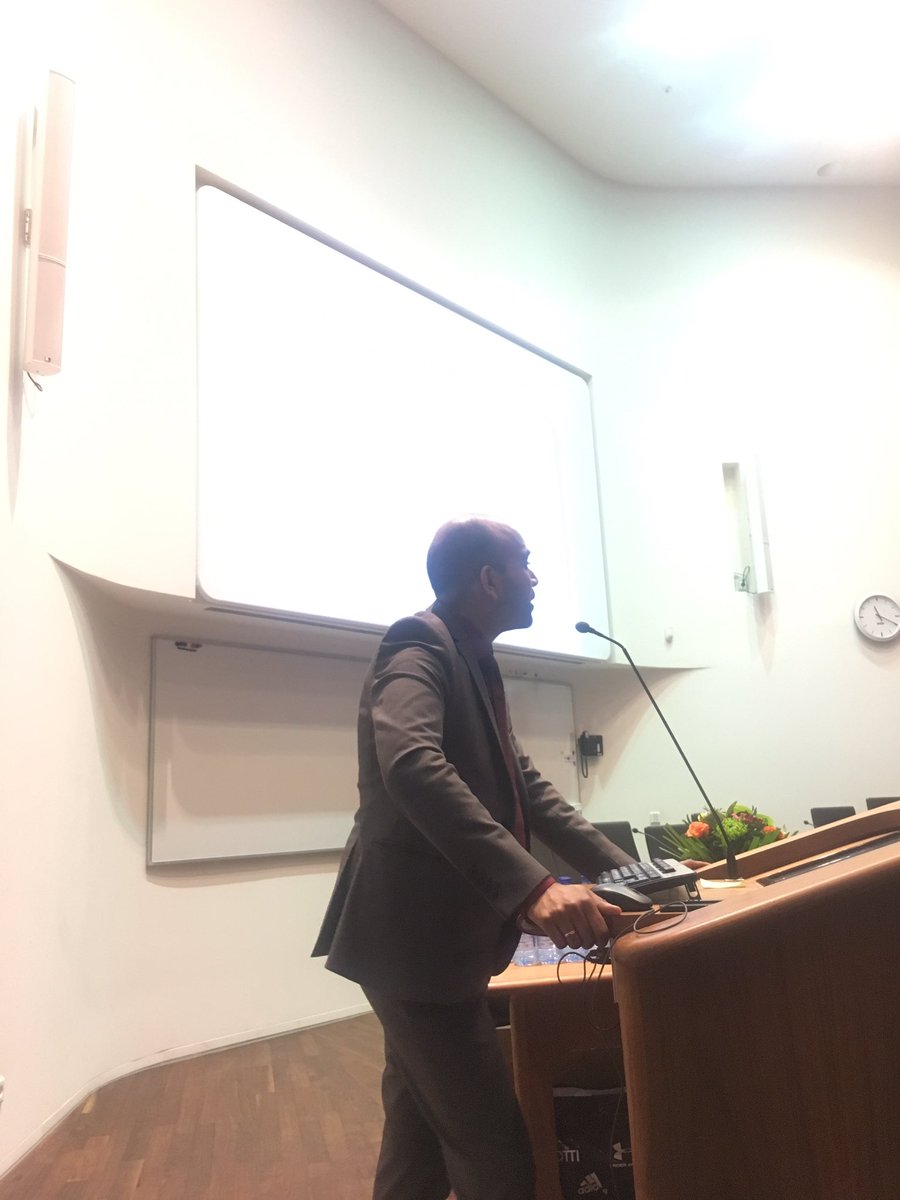 ScholingHemato's tweet photo. @ADinmohamed vertelt over populatiebases kankerregistraties. Valide inzichten verkrijg je hiermee. @ScholingHemato @ErasmusMC @IKNL https://t.co/AxhijPYp6z