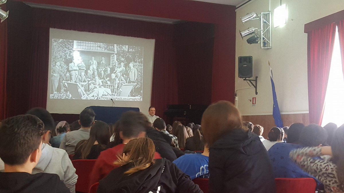 GrausEditore's tweet photo. Angelo Amato de Serpis incontra nuovamente i ragazzi del convitto Vittorio Emanuele. https://t.co/95whuKaZiN