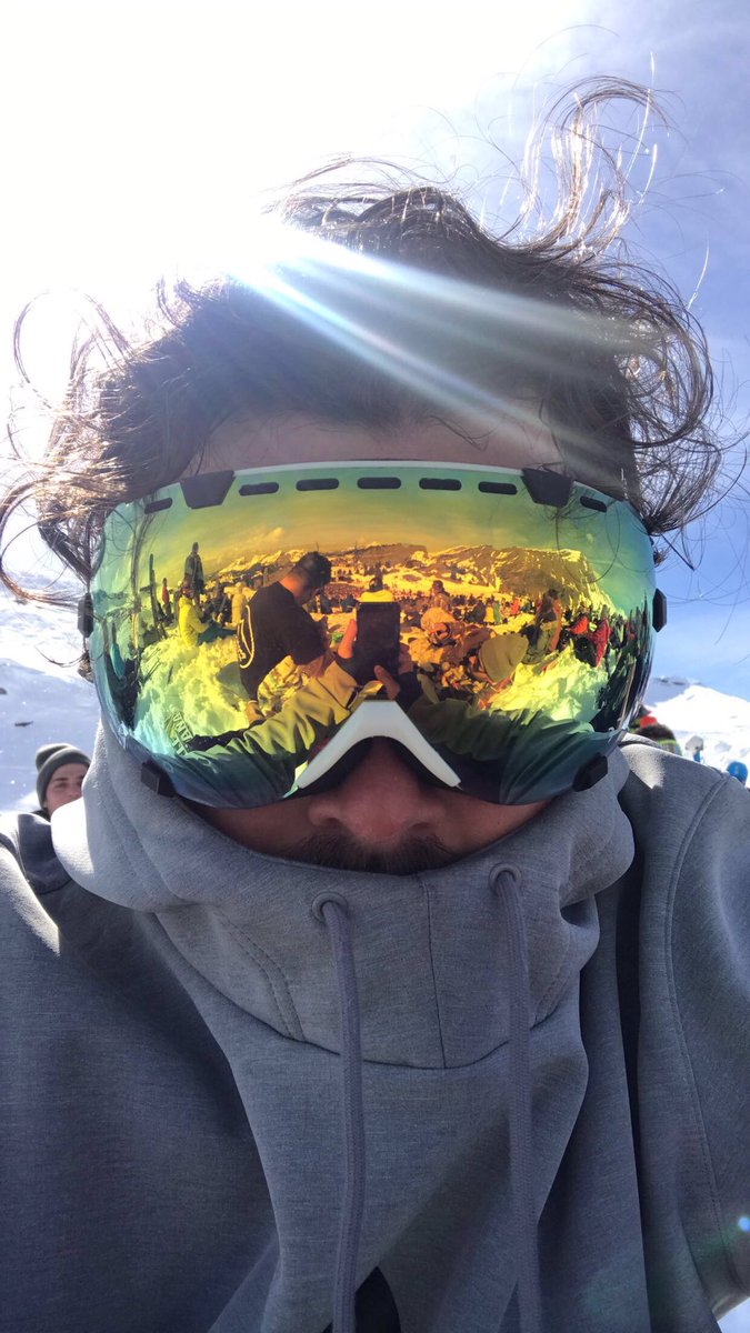 Last day in Avoriaz! Remember to check out the link in bio! #smashingpowder #smashingpowderclothing #snow #ski #skiing #avoriaz