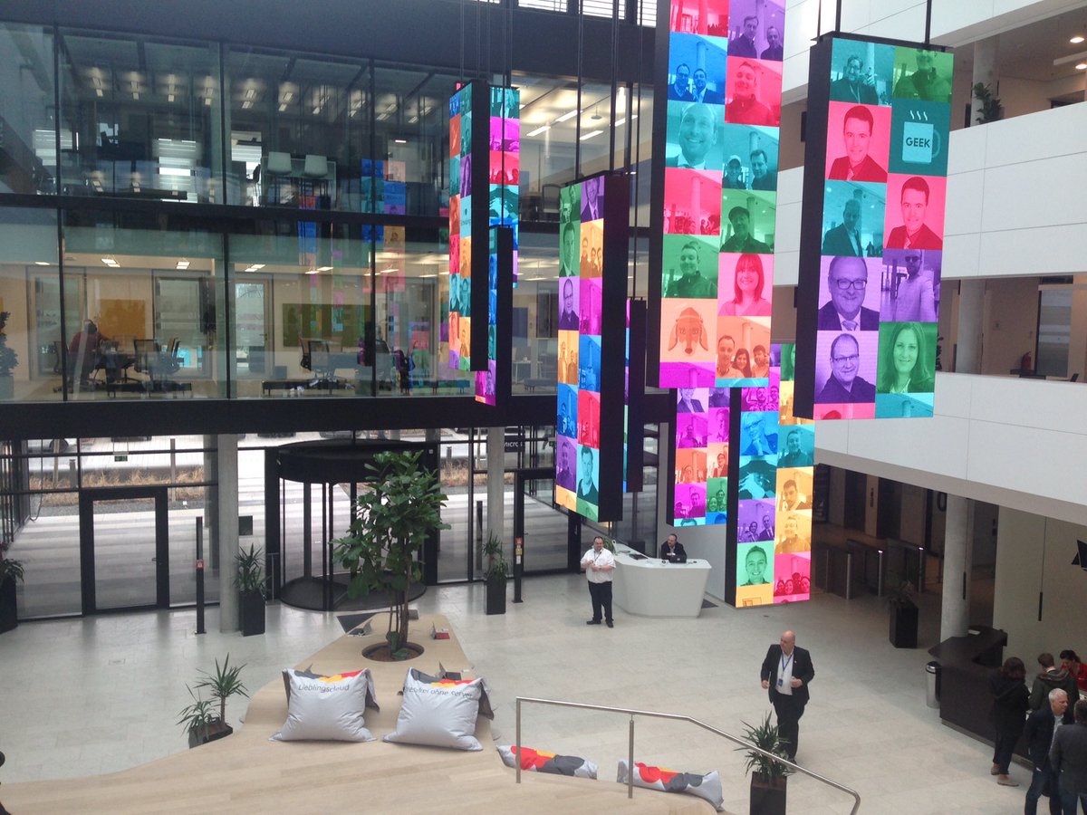 katha_marg's tweet photo. #DPRGTour liefert wirklich spannende Einblicke in die Kommunikationsarbeit bei @MicrosoftDE. #prpreis #bus1 https://t.co/mT2BGkfVH0