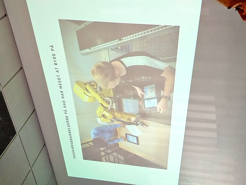 MarianneAchiam's tweet photo. Ingeniøruddannelserne på AAU har meget at byde på... Ihvertfald hvis man er af hankøn! Laursen & Madsen på #bbdk17 https://t.co/W9m1EIMkj6