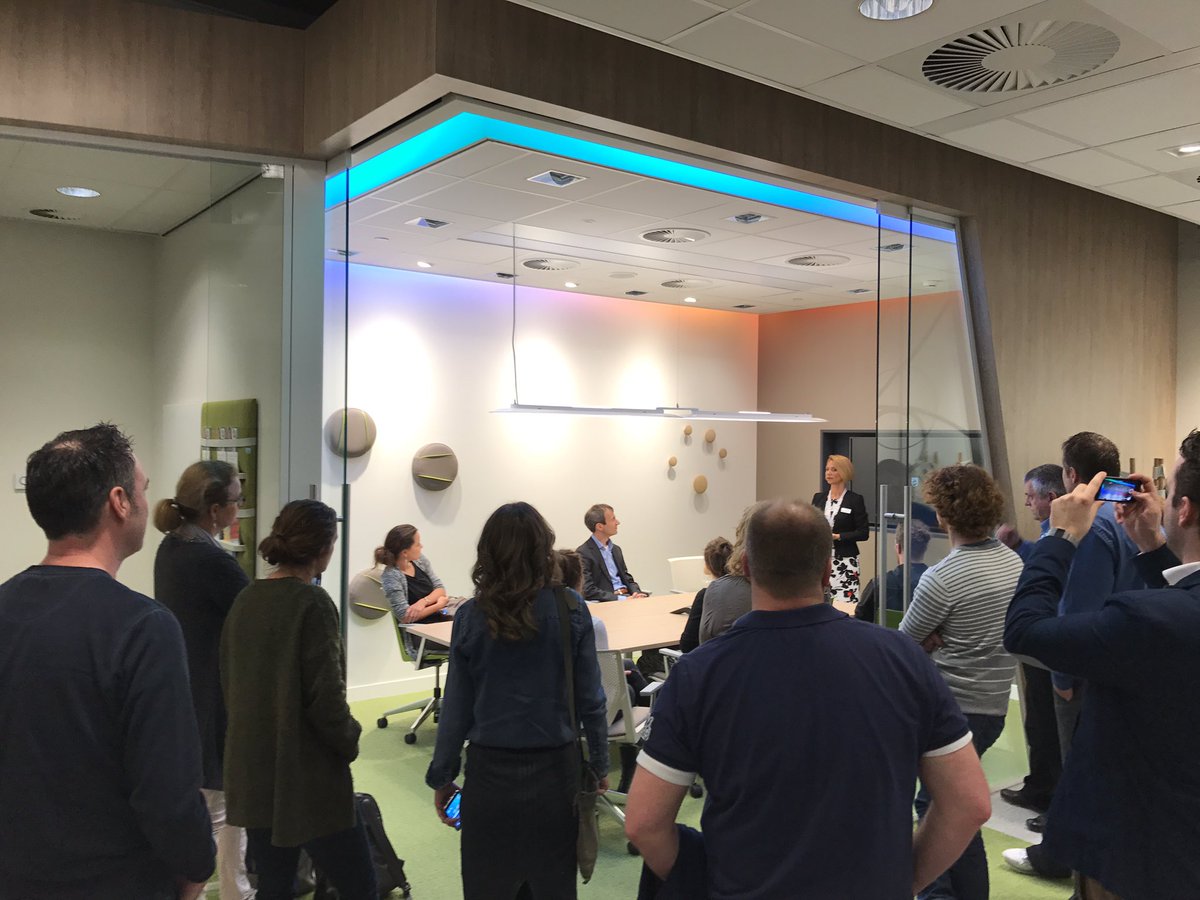 Met HBO lichtontwerp op bezoek bij Philips LAC in Eindhoven. Meer weten over wat wij voor u kunnen betekenen? lichtkunde-advies.nl