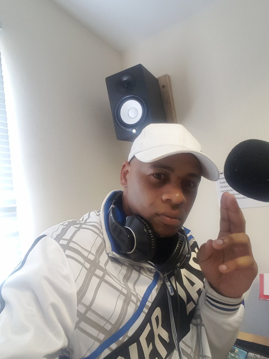 AFranklin51's tweet photo. Hitting with some oldskool RnB this Sunday @floradiouk with @AFranklin51 The SSjShow
Featuring @MonicaBrown
#likethisandlikethat
#going90s https://t.co/xgidEaoaRt