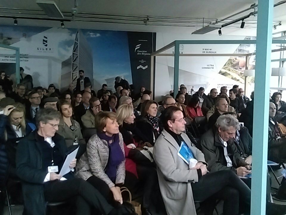 LECDCIMMO's tweet photo. On continue avec la visite de #SILEX2 en partenariat avec @fonciereregions @CBREFrance @CBRE #CDCILyon2017
#immobilier #visite #lyon https://t.co/oL5ctHwKw4
