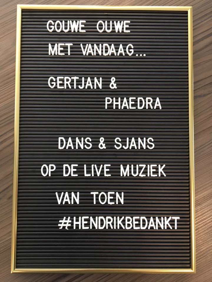 Meulenhoff's tweet photo. Feest in het Twiskehuis in Amsterdam-Noord! Hendrik Groen schonk de prijzenpot van de @NSPublieksprijs aan @indetijdmachine #omanido https://t.co/buap2iX54n