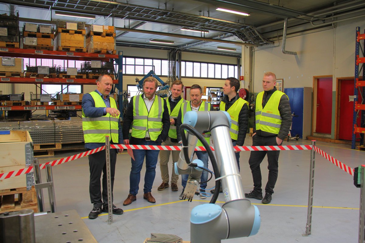 OglaendSystem's tweet photo. #Sponsorfrokost hos Øglænd for #KleppIL
#40årsjubileum #fabrikk #sponsor https://t.co/r7AwXlcghM