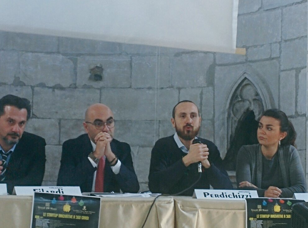 StartupMessina's tweet photo. "Le #startup #innovative non sono solo aziende di giovani ma anche di #imprenditori che vogliono diversificare" @aperdichizzi https://t.co/TrJBuJ4fDl