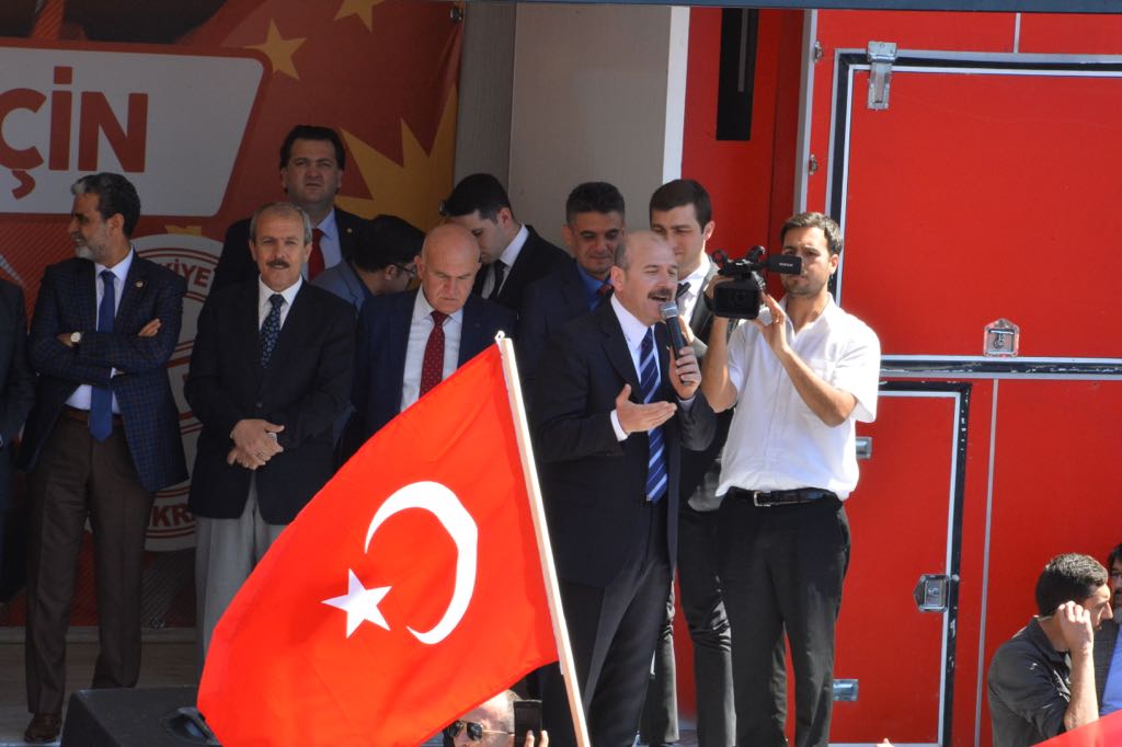 suleymansoylu's tweet photo. Güçlü meclis, denetlenebilir bir yürütme, bağımsız ve tarafsız bir yargı ile milletin iradesinin hakim olduğu bir yönetim sistemi için #EVET https://t.co/lFLShOGr5P