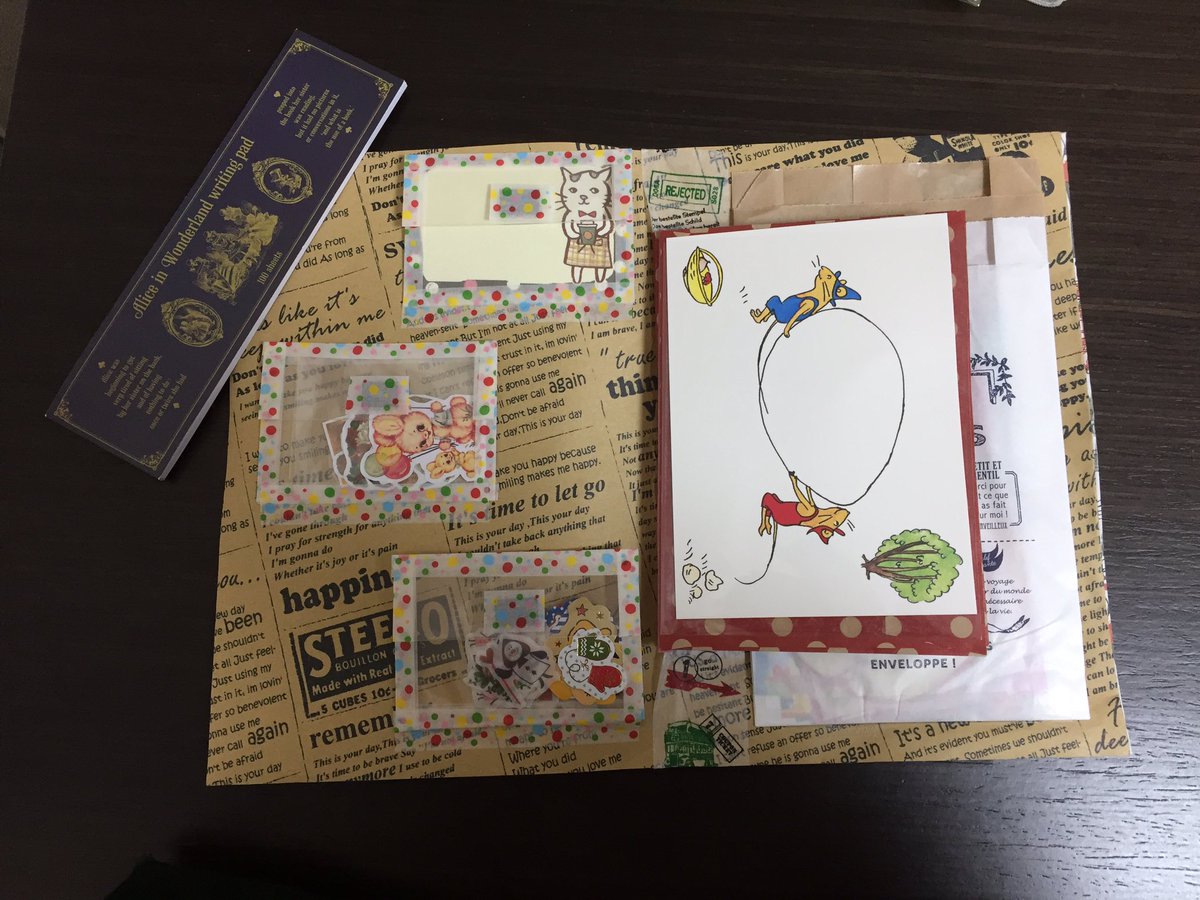 QniQ1's tweet photo. @cocoron5678 様からお裾分けファイルが届きました！
お裾分けファイル以外に新品の紙モノをたくさんプレゼントしてくださいました🙇
私の好きなアリスも入れてくださり、嬉しかったです😭
ありがとうございました✨ https://t.co/rCkkAKzN2A