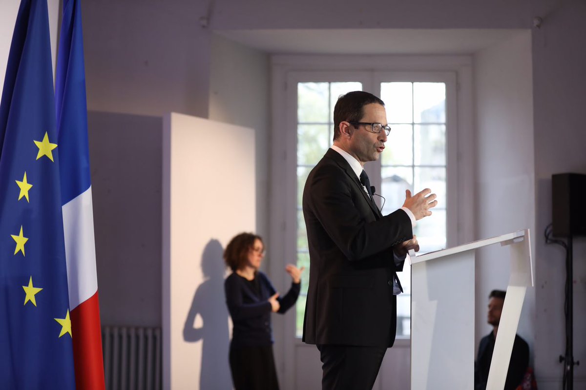 Benoît Hamon tweet media